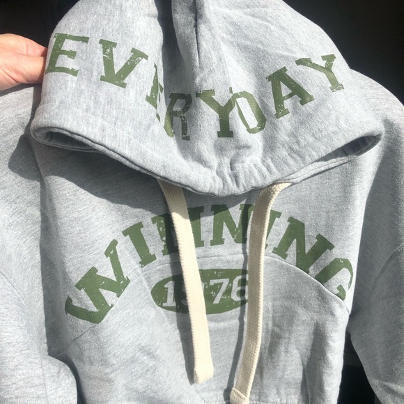 Urban Outfitters BDG Shore Cropped "Winning Everyday" Graphic Hoodie Sweatshirt - Picture 2 of 8